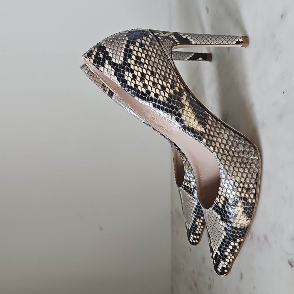 STUART WEITZMAN: Gorgeous Pointed Toe Python Heels - Picture 3 of 8